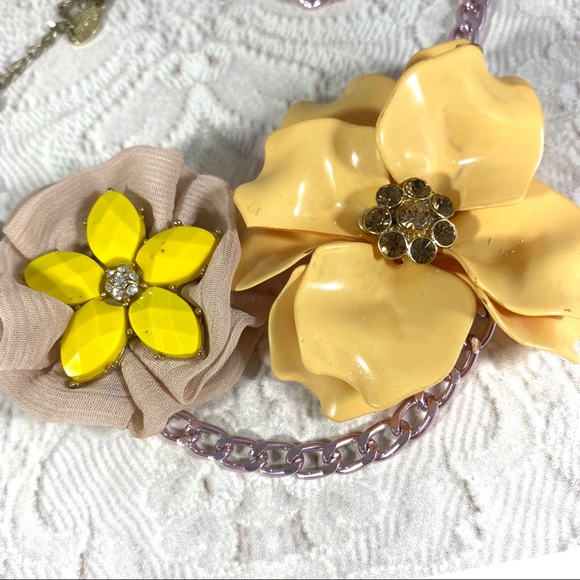 Reworked vintage flower statement necklace handmade by me OOAK - Picture 6 of 6